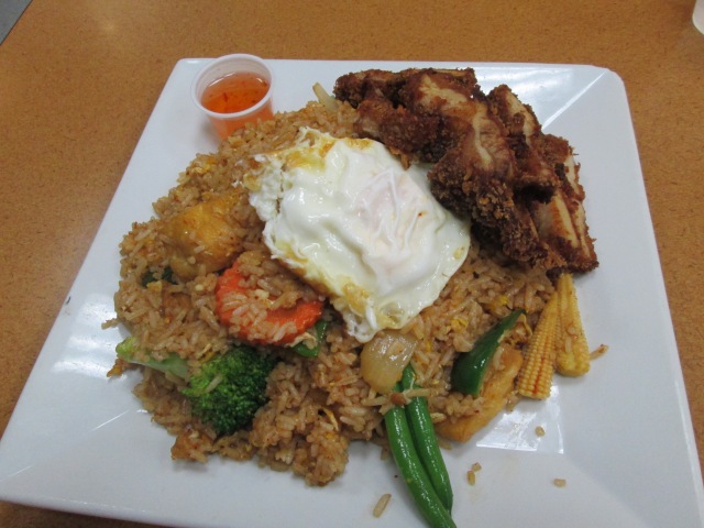 I realized I haven't posted any food pictures in a while. So here is some delicious Indonesian fried rice.