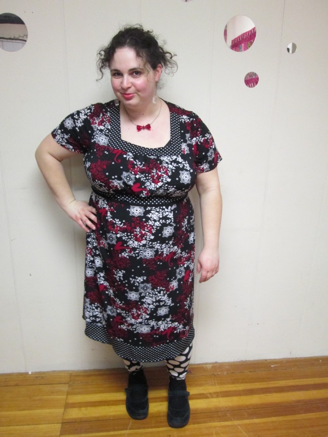 plus size outfit red and black dress with polka dot leggings