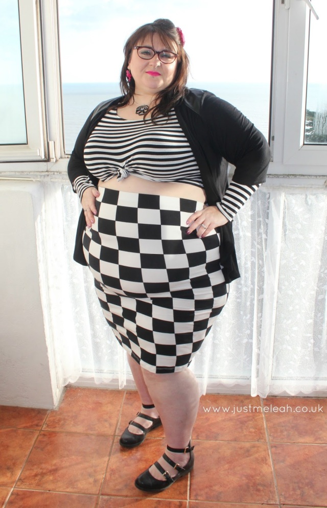 plus size outfit black and white striped crop top and checkered skirt