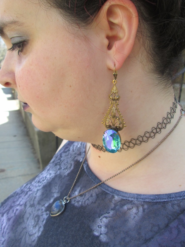 blue vintage glass earrings and 90s tattoo choker and mood necklace