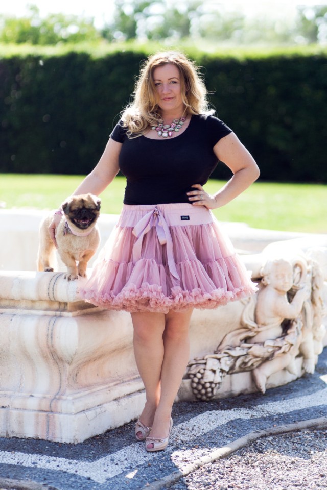 plus size outfit black top, light pink dusty rose pettiskirt tutu, and pug